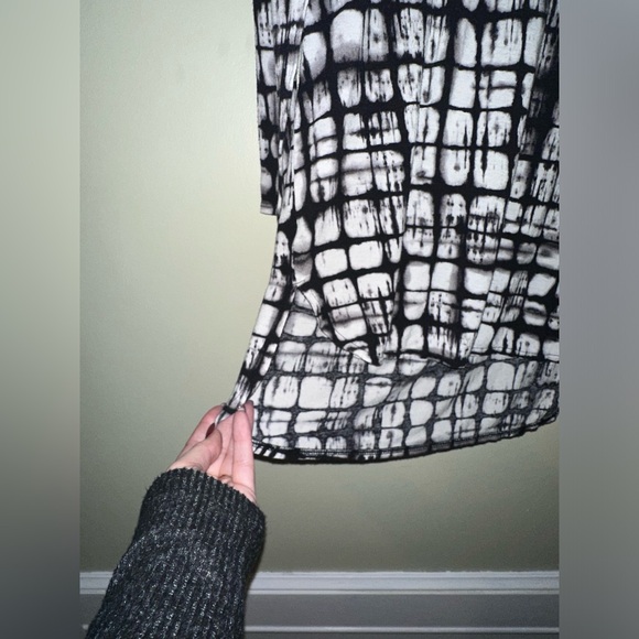 Mercer & Madison Tie Dye Print Long Tunic Long Sleeve Black White Size Small - Picture 2 of 8
